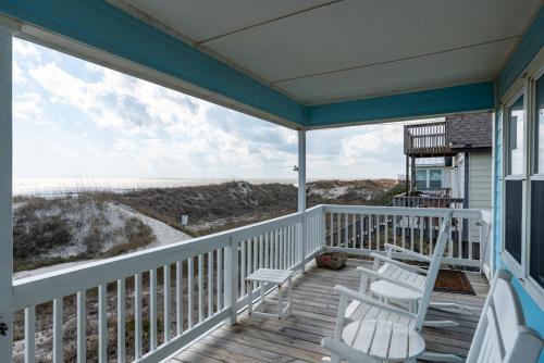 Mead Us At The Pier by Oak Island Accommodations - photo 20