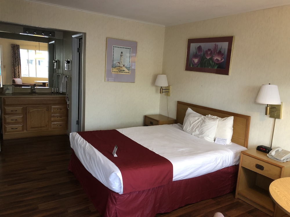 Travelodge by Wyndham Mackinaw City - photo 6