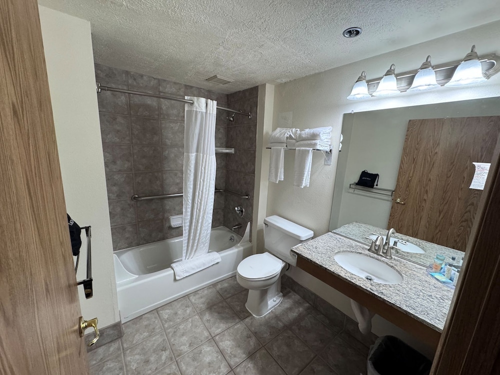 Promenade Inn & Suites Oceanfront - photo 35