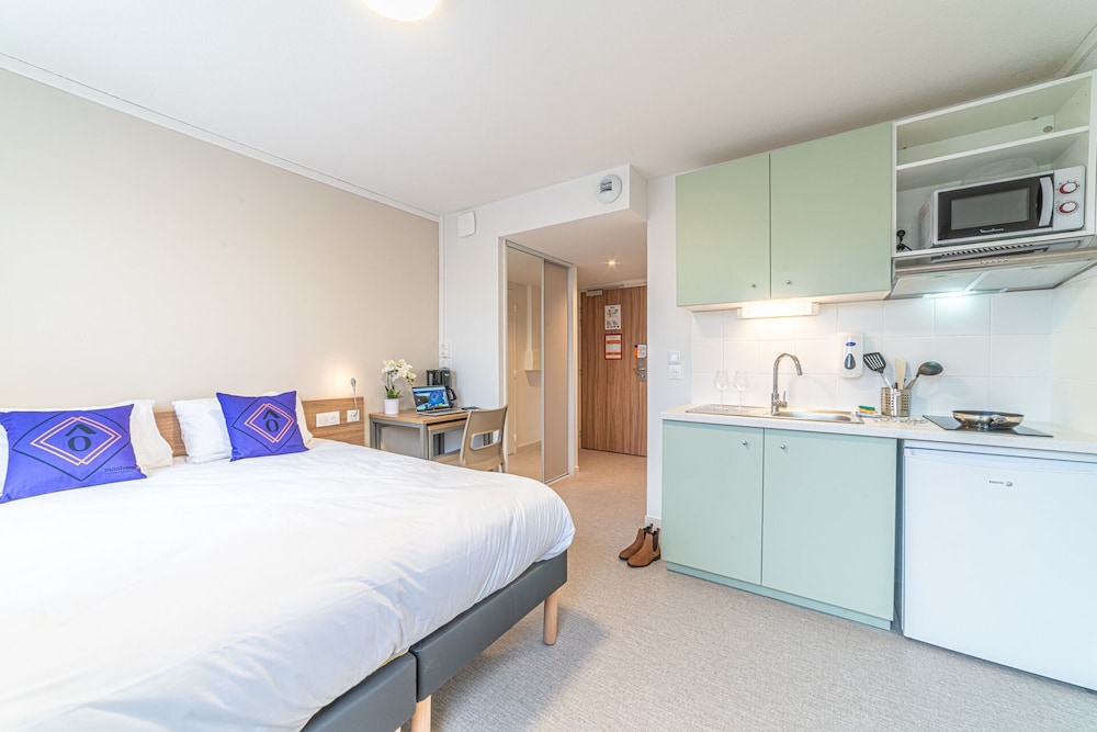 Montempô Apparthôtel Lyon Sud — hotel in Venissieux