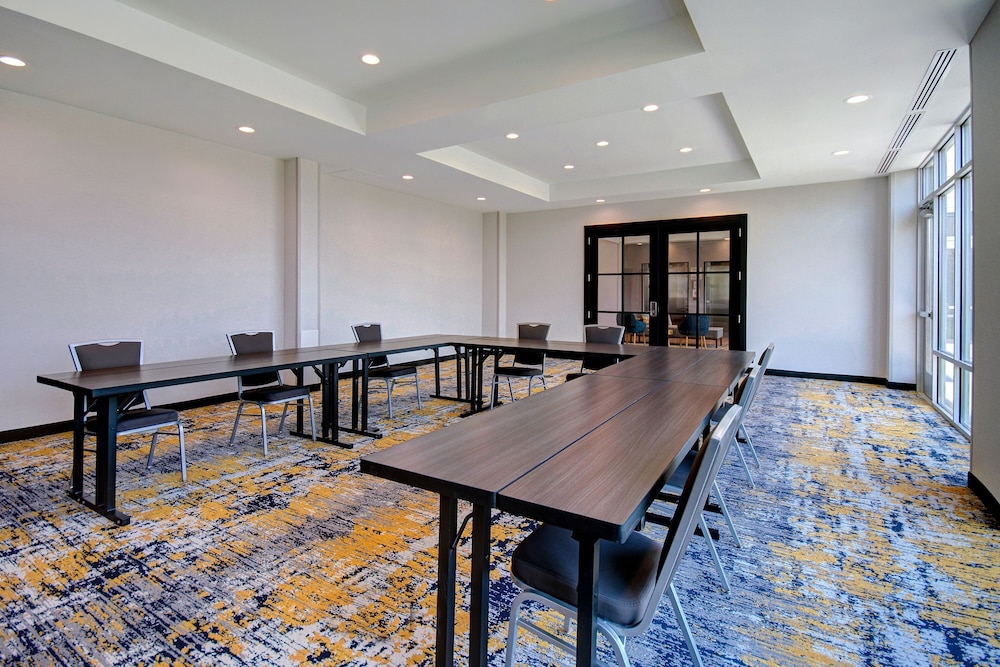 TownePlace Suites by Marriott Cincinnati Airport South - photo 31