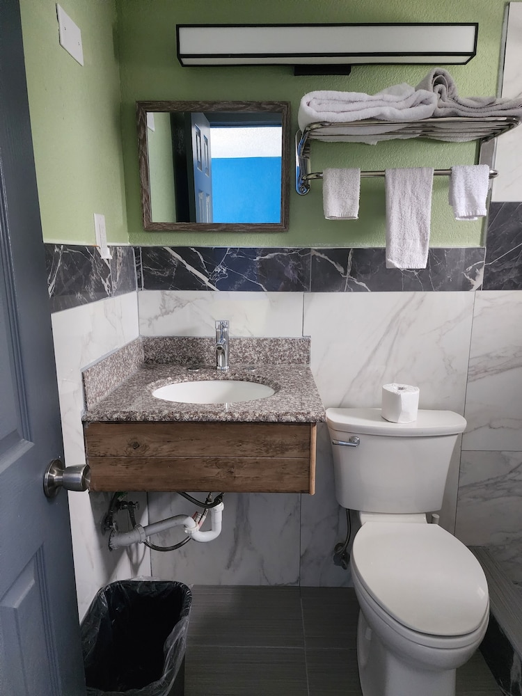 Plaza Motel - photo 28