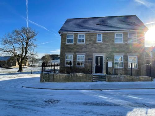 Peak View Modern Cottage — 4-Star Luxury Hotel in Buxton, United Kingdom