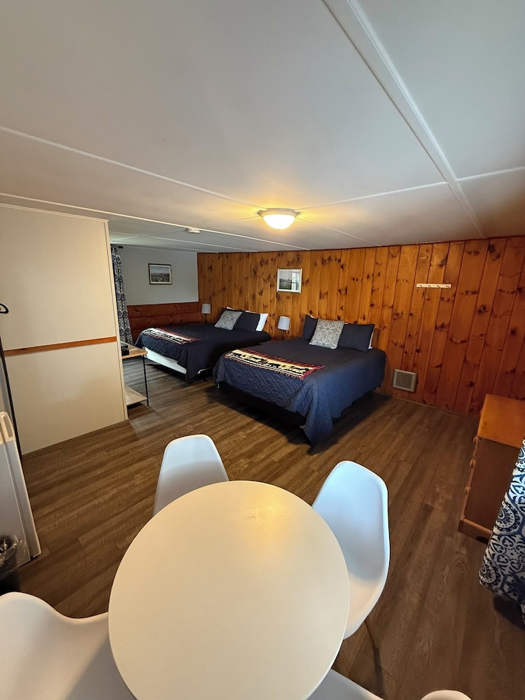 The Yardarm Motel - photo 19