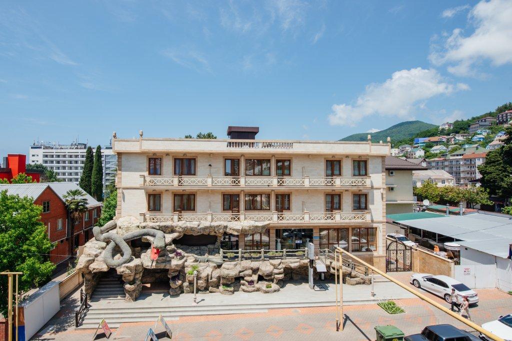 Dolphin Hotel — hotel in Lazarevskoye