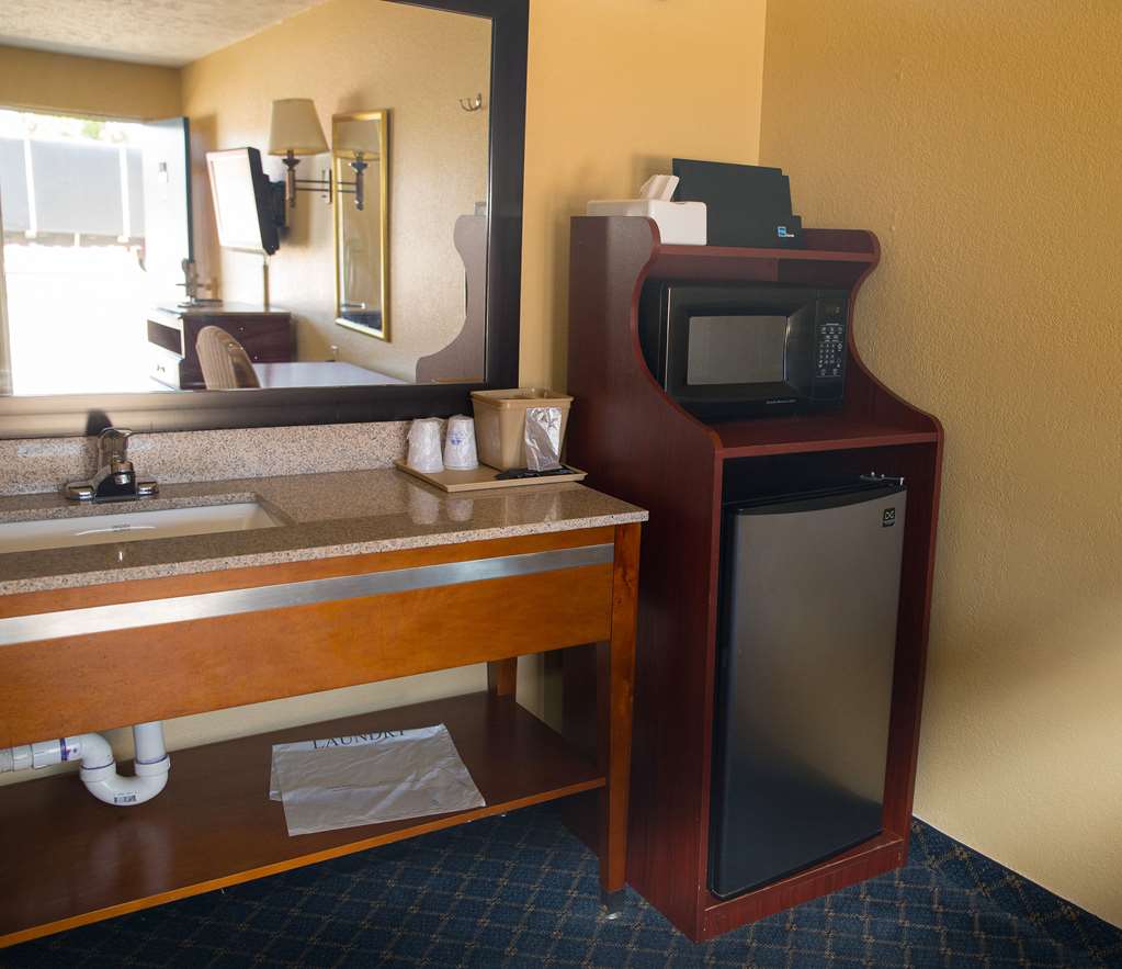 Americas Best Value Inn Monroeville - photo 16