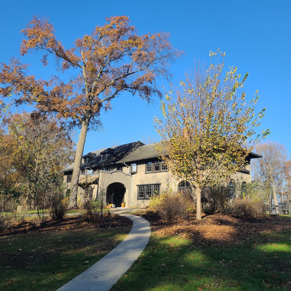 Four Mounds Inn - carbon neutral hotel in Dubuque