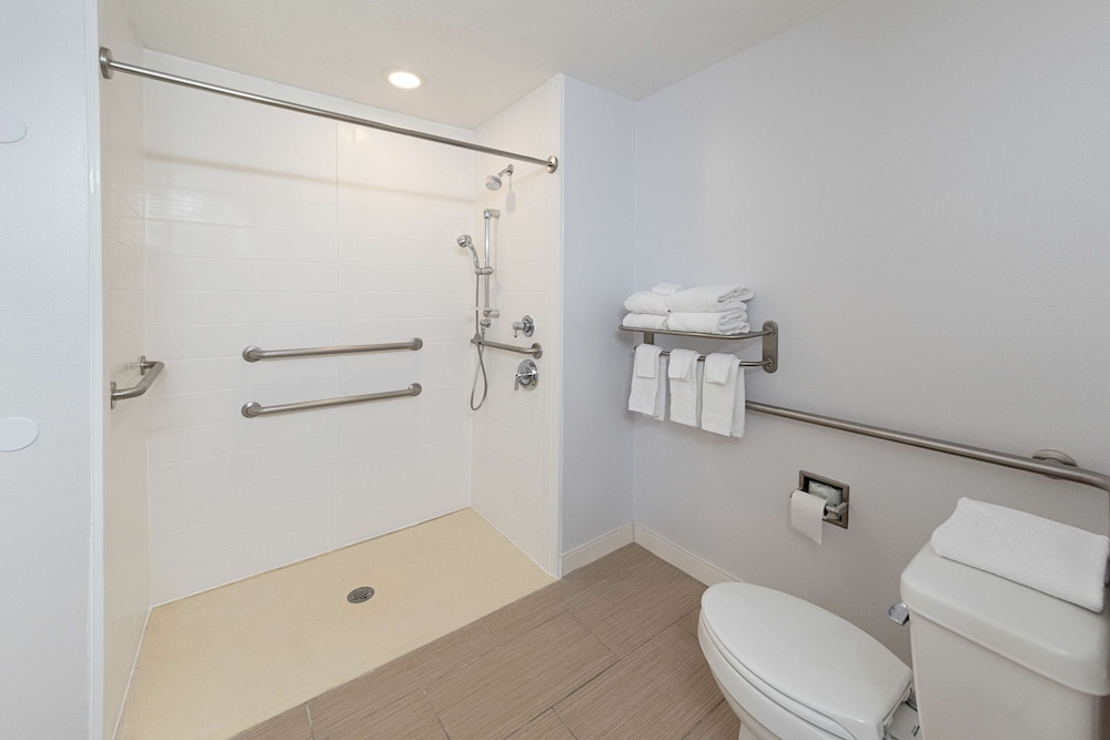 Hampton Inn Greenfield - photo 42