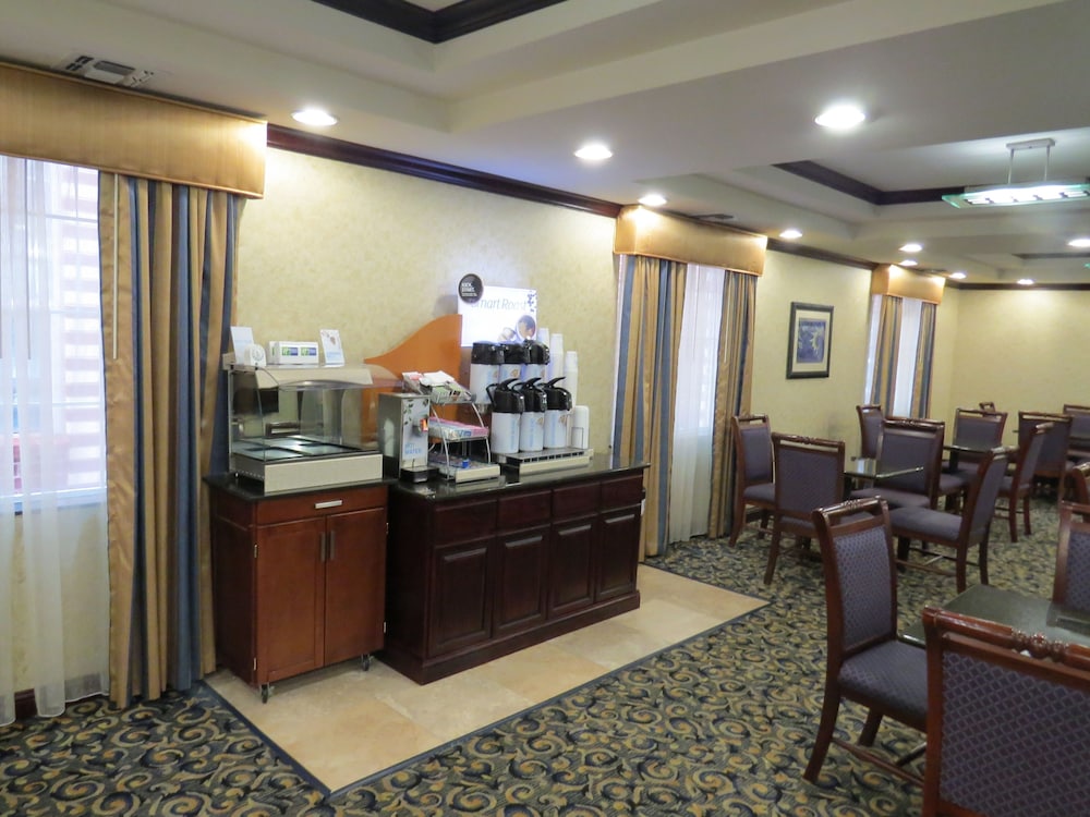 Holiday Inn Express & Suites Pampa by IHG - photo 56