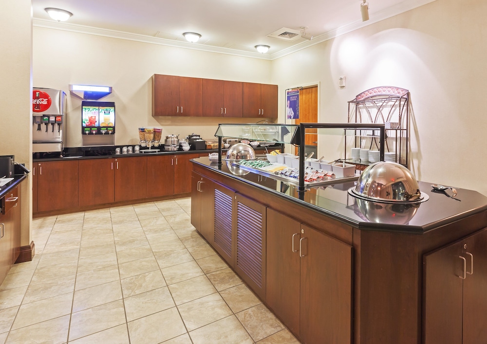 Staybridge Suites San Antonio Downtown Conv Ctr by IHG - photo 31