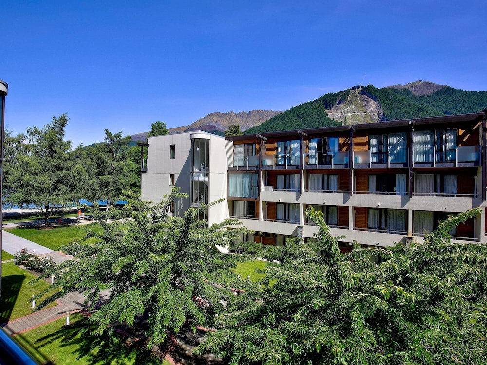 Novotel Queenstown Lakeside — 4-Star Luxury Hotel in Queenstown, New Zealand