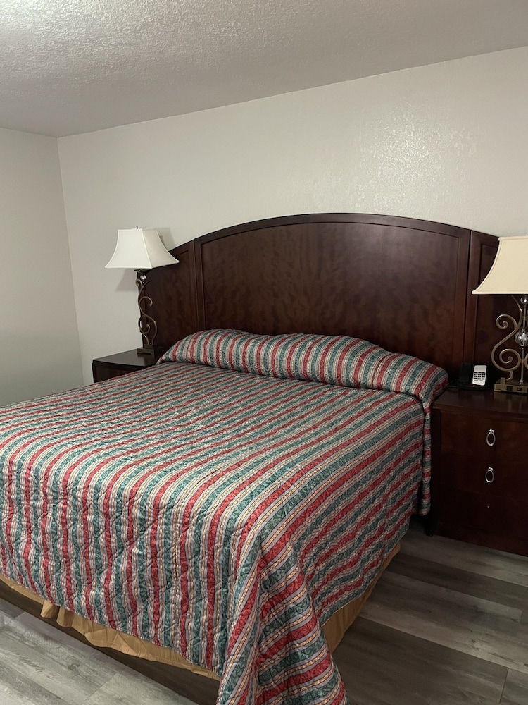 Travelodge by Wyndham Farmington Hwy 64 - photo 15