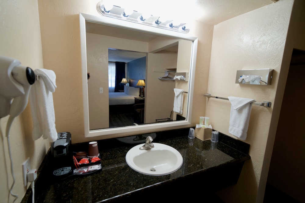 Village Inn Springfield - photo 18