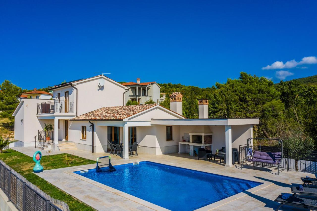 Villa Vanda — 4-Star Luxury Hotel in Jadranovo, Croatia