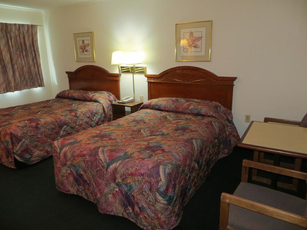 Regal Inn Clayton - photo 11