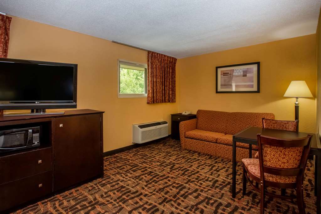 Super 8 by Wyndham Lawrence - photo 17