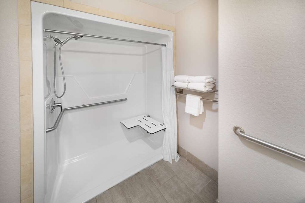 Days Inn & Suites by Wyndham San Antonio near Frost Bank Center - photo 40