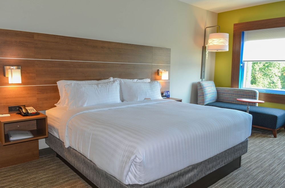 Holiday Inn Express & Suites Charlotte NE University Area by IHG - photo 18