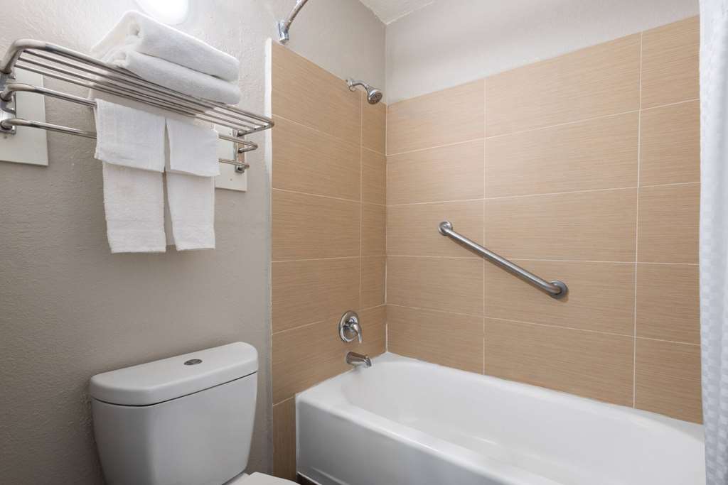 Days Inn by Wyndham Hardeeville Near Hilton Head - photo 21