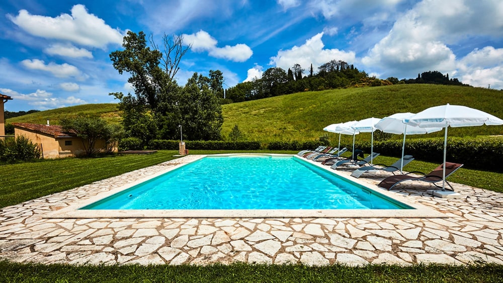 Villa Iside 8 Emma Villas — 4-Star Luxury Hotel in Peccioli, Italy