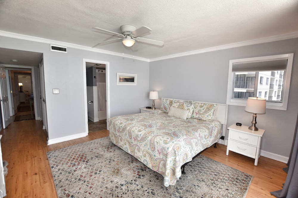 0401 Waters Edge Resort 3 Bedroom Condo by RedAwning - photo 4