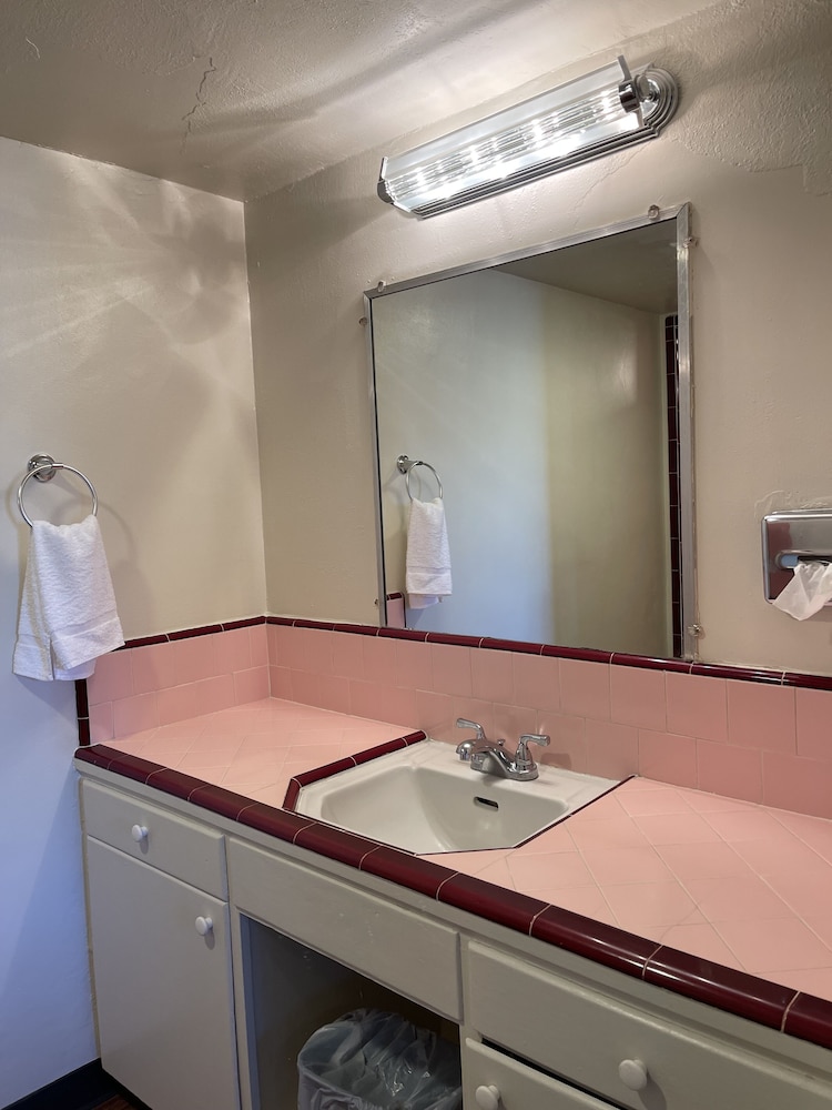Crystal Motel - photo 12