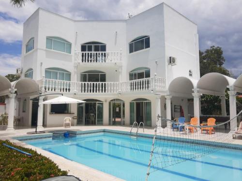 El Eden De Heram in Carmen De Apicala, Colombia