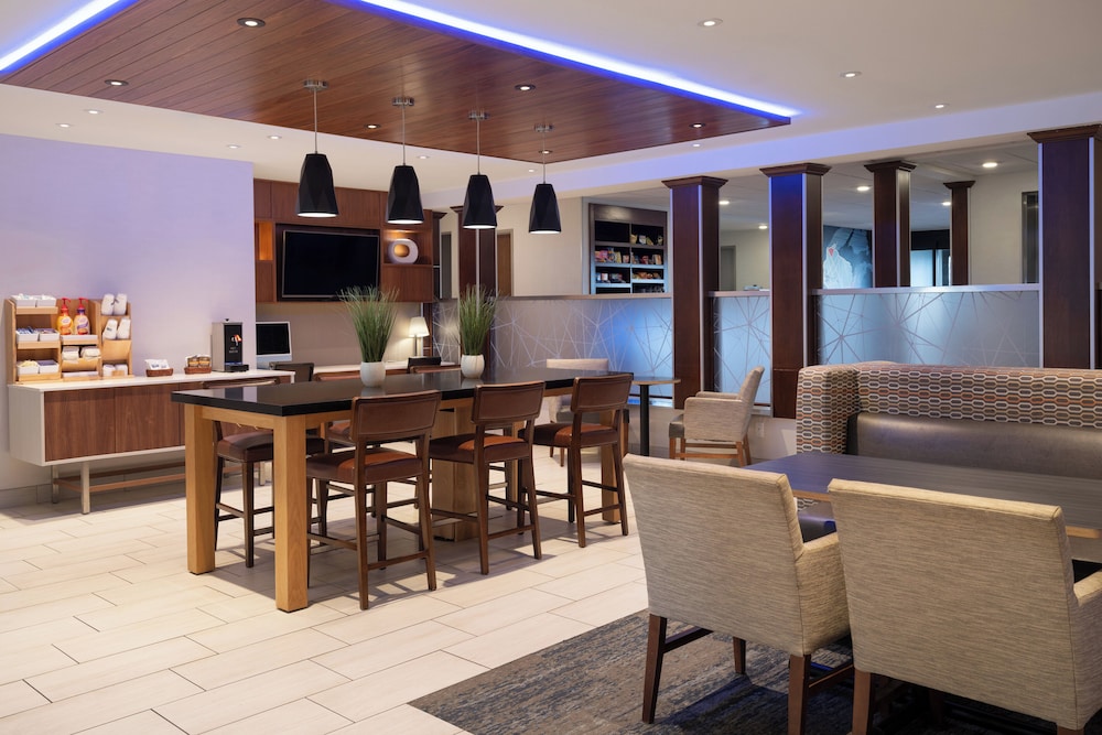 Holiday Inn Express Sheboygan Kohler by IHG - photo 60