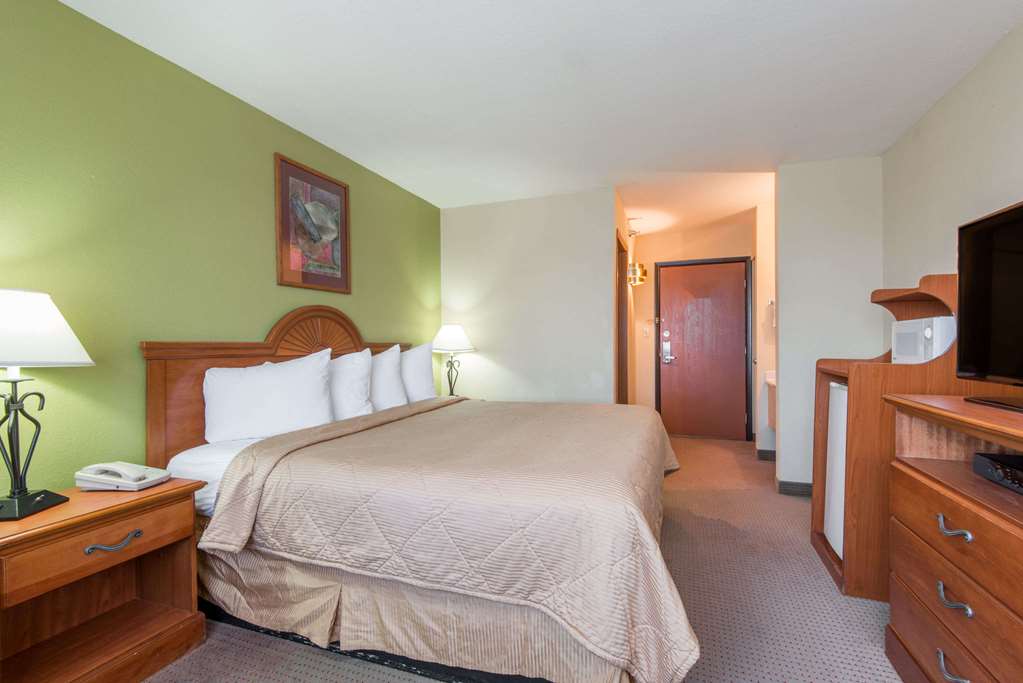 Knights Inn Gallup at 3208 W Hwy 66 - photo 6