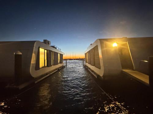Floating Home Nr 1 — 4-Star Luxury Hotel in Laboe, Germany