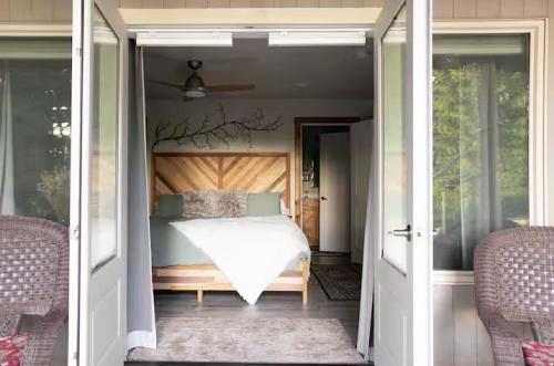 Tranquility Place - carbon neutral hotel in Oak Harbor