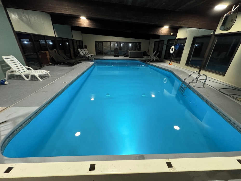 Americas Best Value Inn Salina - photo 17
