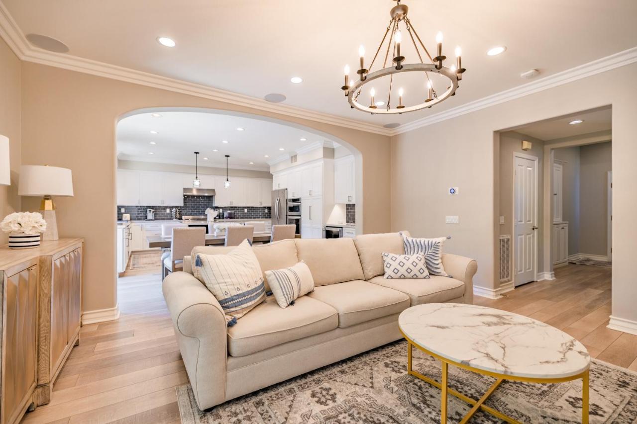 @ Marbella Lane Modern and Sophisticated Home — 4-Star Luxury Hotel in Irvine, United States