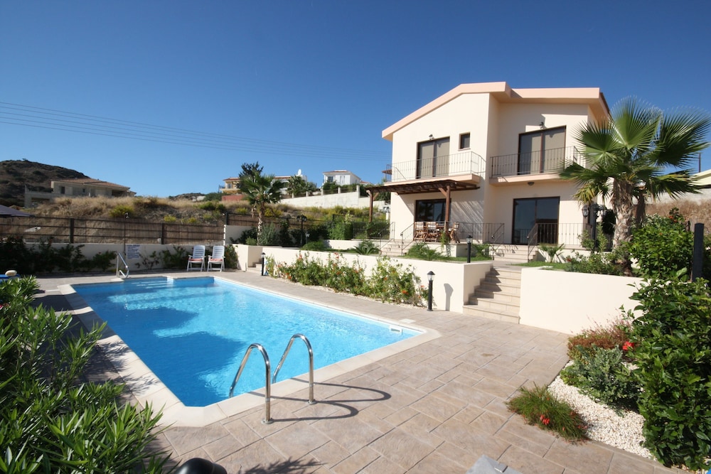 Vineland Sheromyli Villas — 4-Star Luxury Hotel in Pissouri, Cyprus