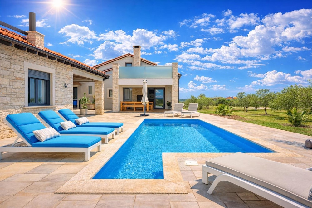 Sea View Villa With Pool Tanja — 4-Star Luxury Hotel in Medulin, Croatia