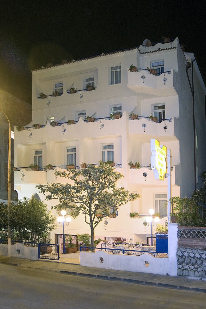 Hotel Villa Athena in Giardini-Naxos, Italy