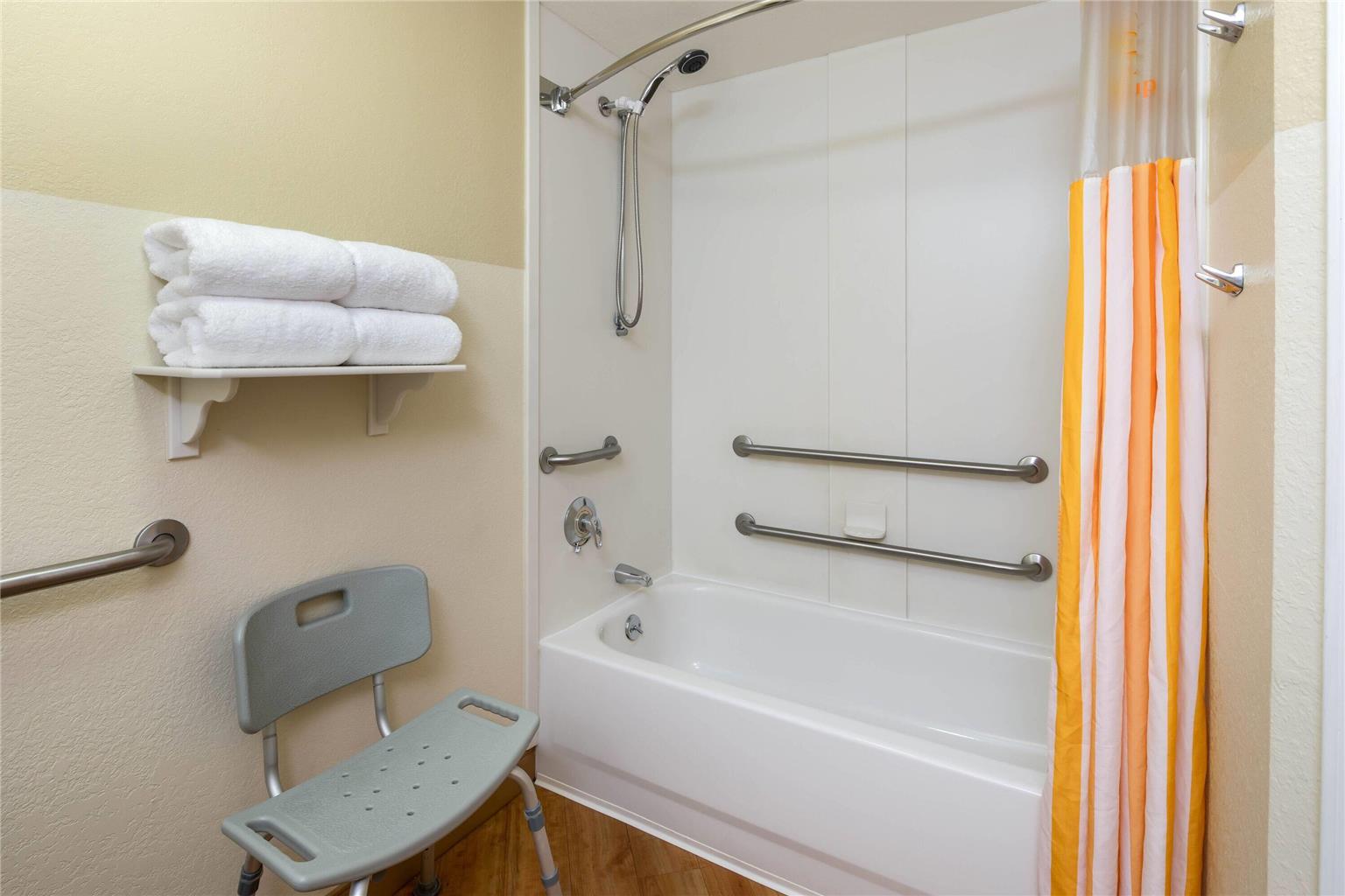 La Quinta by Wyndham Haywood Mall Near Greenville Downtown - photo 29