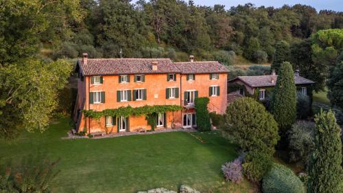 Casa Capitani by VacaVilla — 4-Star Luxury Hotel in Bardolino, Italy