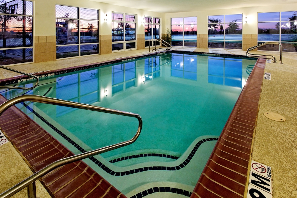 Holiday Inn Express Hotel & Suites Cleburne by IHG - photo 21