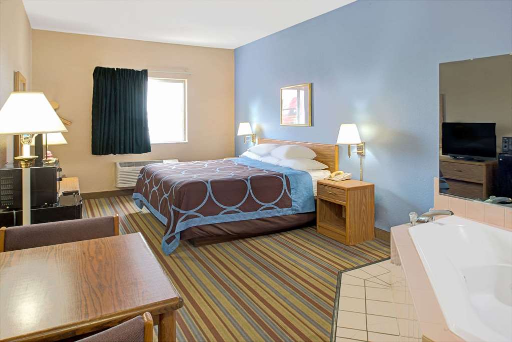 Super 8 by Wyndham Pontoon Beach IL St. Louis MO Area - photo 15