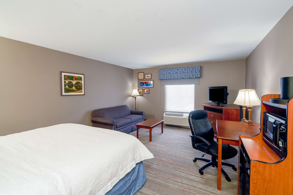 Hampton Inn London North - photo 16