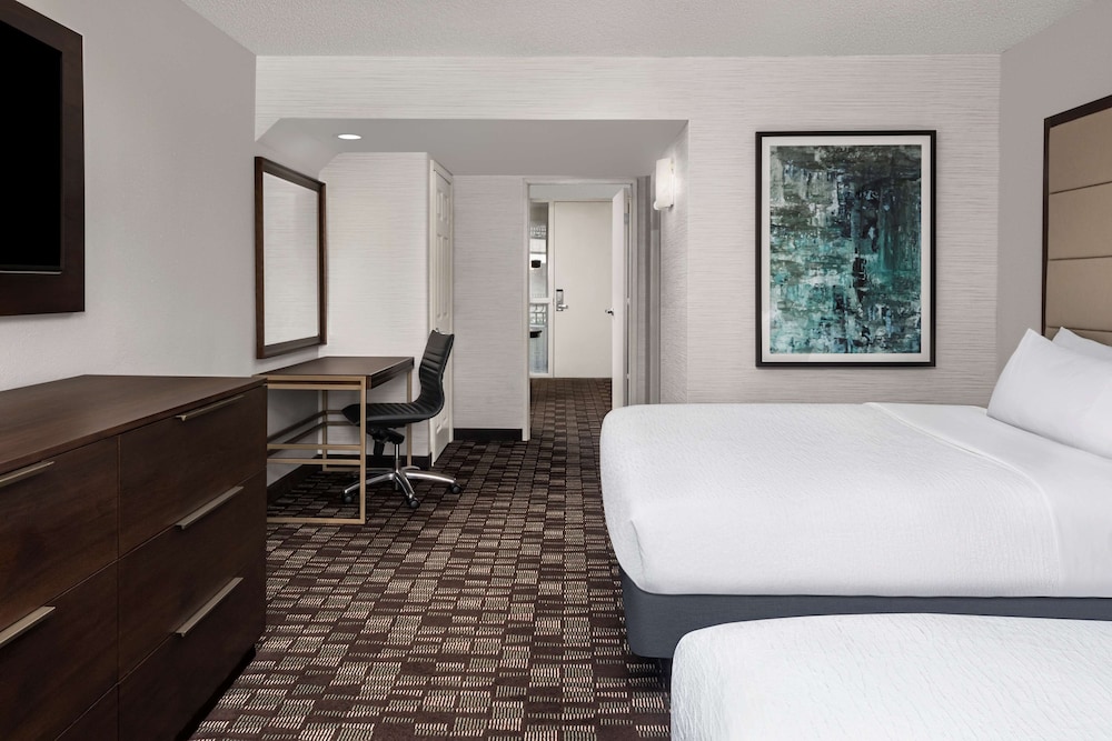 Embassy Suites by Hilton Nashville Airport - photo 14