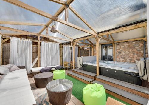 5 Bed in Torquay oc rutlod — 4-Star Luxury Hotel in Torquay, United Kingdom