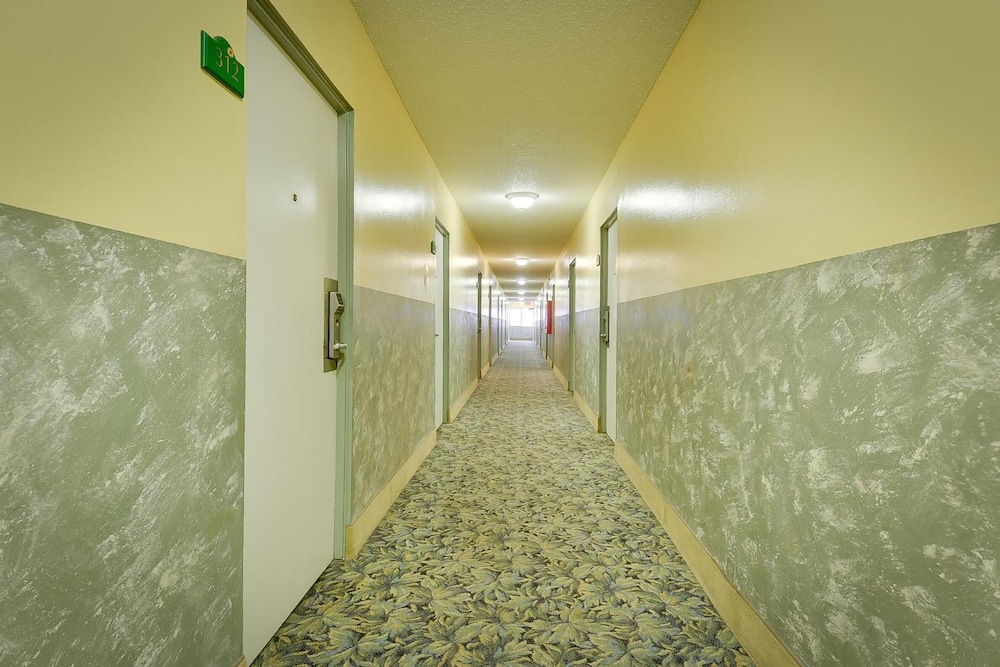 Vagabond Inn Long Beach - photo 21