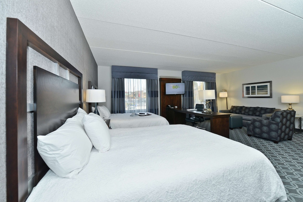 Hampton Inn & Suites Greensboro Coliseum Area - photo 11