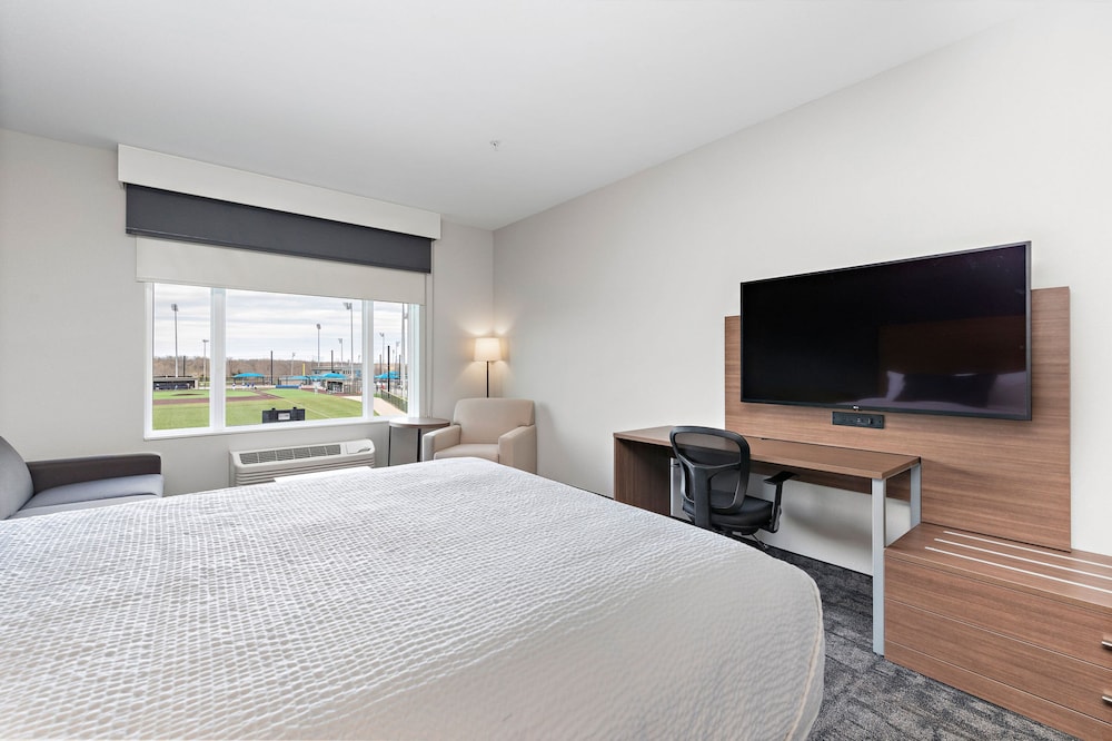 Holiday Inn Exp Parkville - photo 33