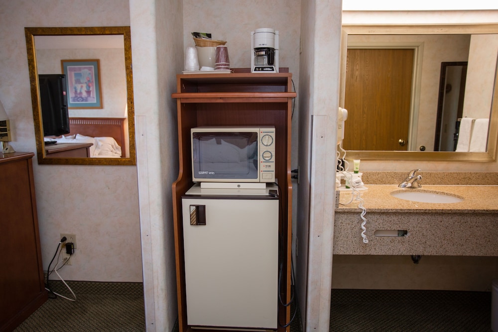Vagabond Inn Executive Green Valley - photo 11