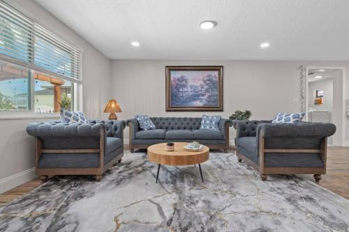 Villa Walk to Beach Pool & Games Great for Family Vacations — 4-Star Luxury Hotel in Hudson, United States