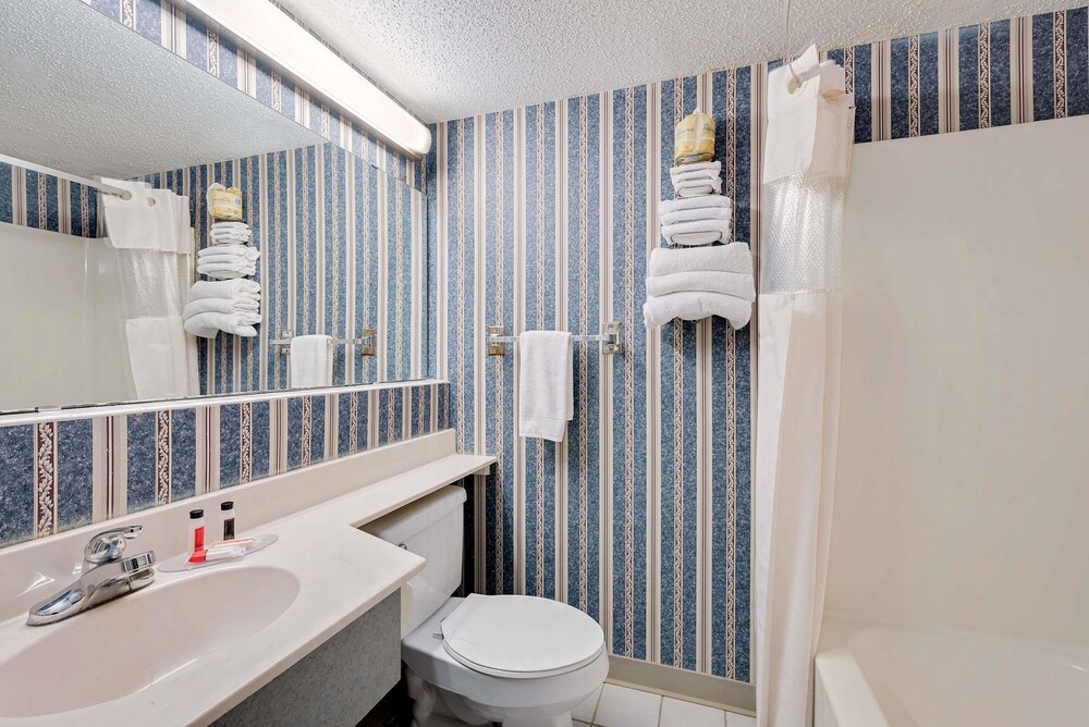 Travelodge Grand Forks - photo 20
