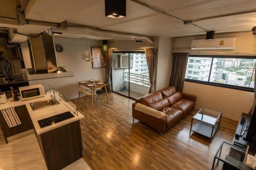 Cozy 2BR Duplex Apartment in Thong Lor — 4-Star Luxury Hotel in Bangkok, Thailand